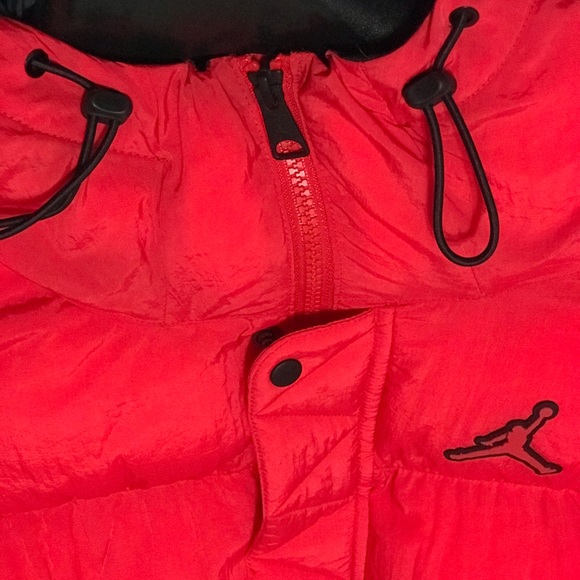Jumpman Retro Men's Red Puffer Jacket🔥 - Picture 5 of 13